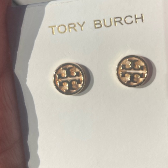 Tory Burch Circle Logo Stud Earrings. Gold color. New - Picture 9 of 9